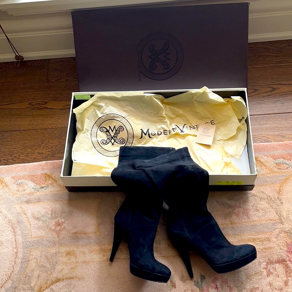 Gorgeous soft suede Modern Vintage boots